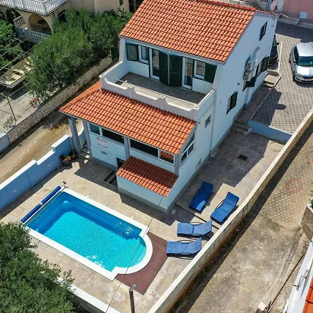 Awesome Home In Slatine 斯拉汀