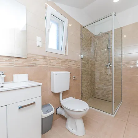 度假居 Awesome Home In Slatine