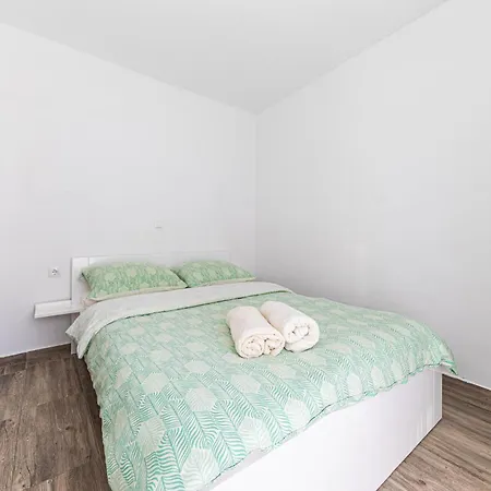 度假居 Awesome Home In Slatine