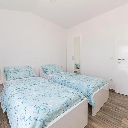 Awesome Home In Slatine