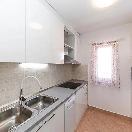 度假居 Awesome Home In Slatine *