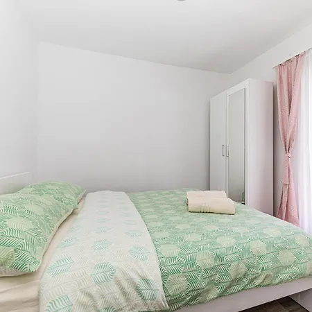 Awesome Home In Slatine 度假居 斯拉汀