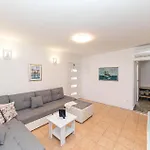 Ferienhaus Stunning In With Kitchen *