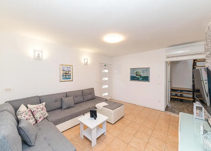Сasa de vacaciones Stunning In With Kitchen *
